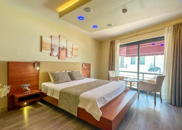 לינה וארוחת בוקר Centre 4*