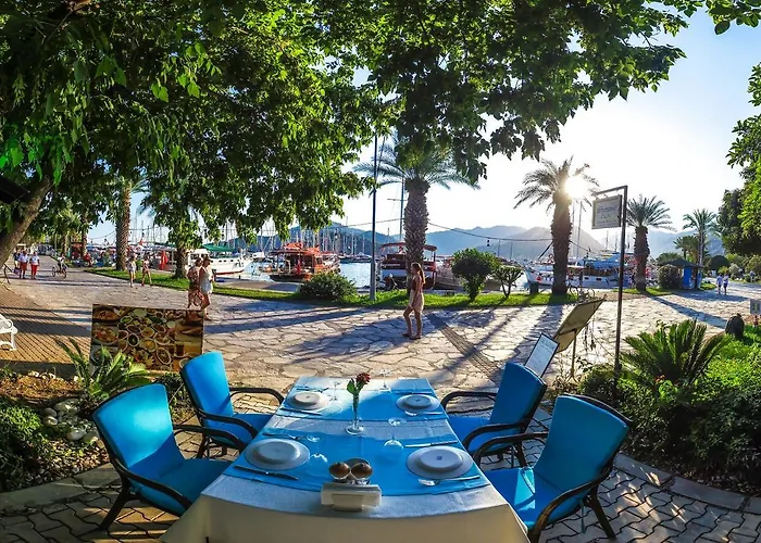 Centre לינה וארוחת בוקר 4*